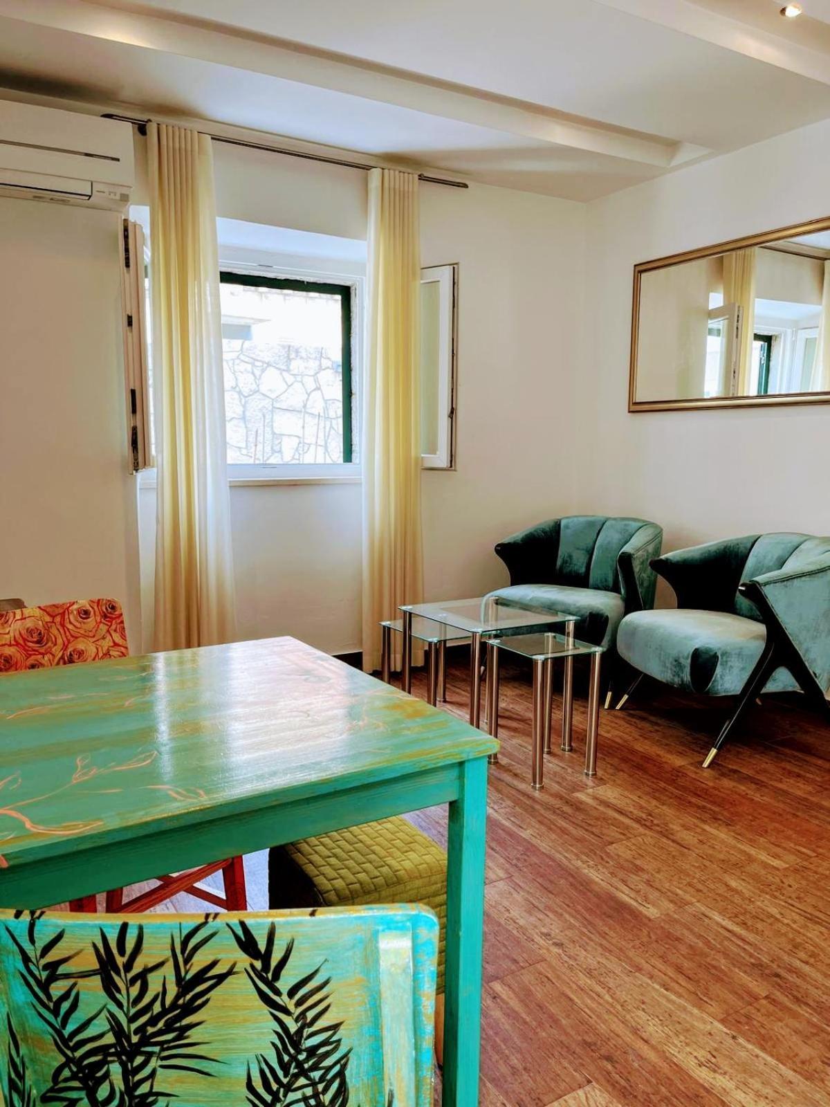 Apartament Corner *