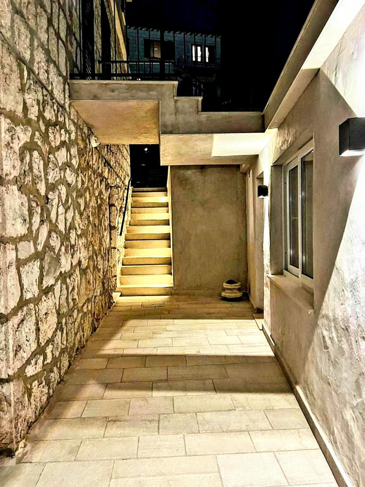 Corner Apartament *