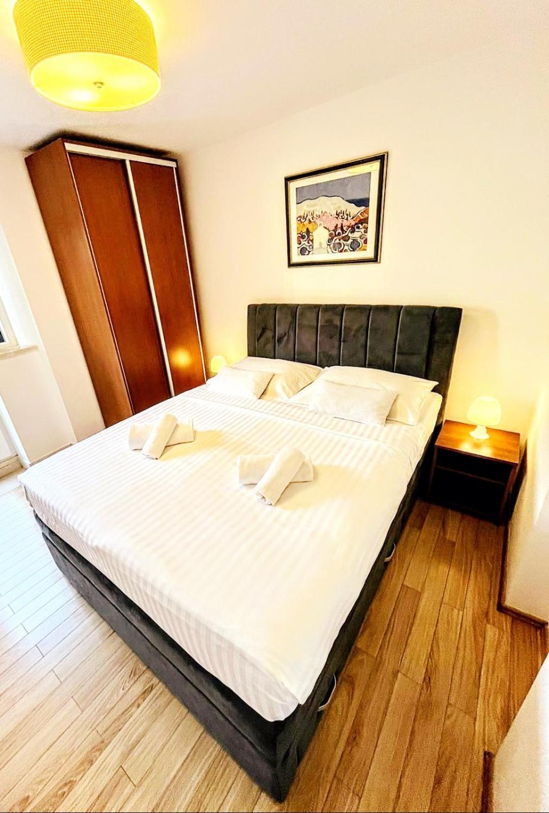 Apartament Corner *